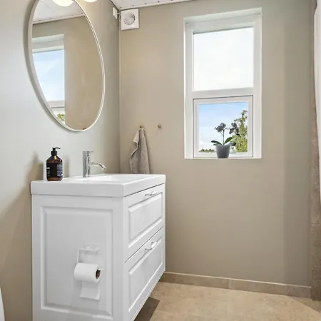 Maureen - 300m From The Sea By Interhome *